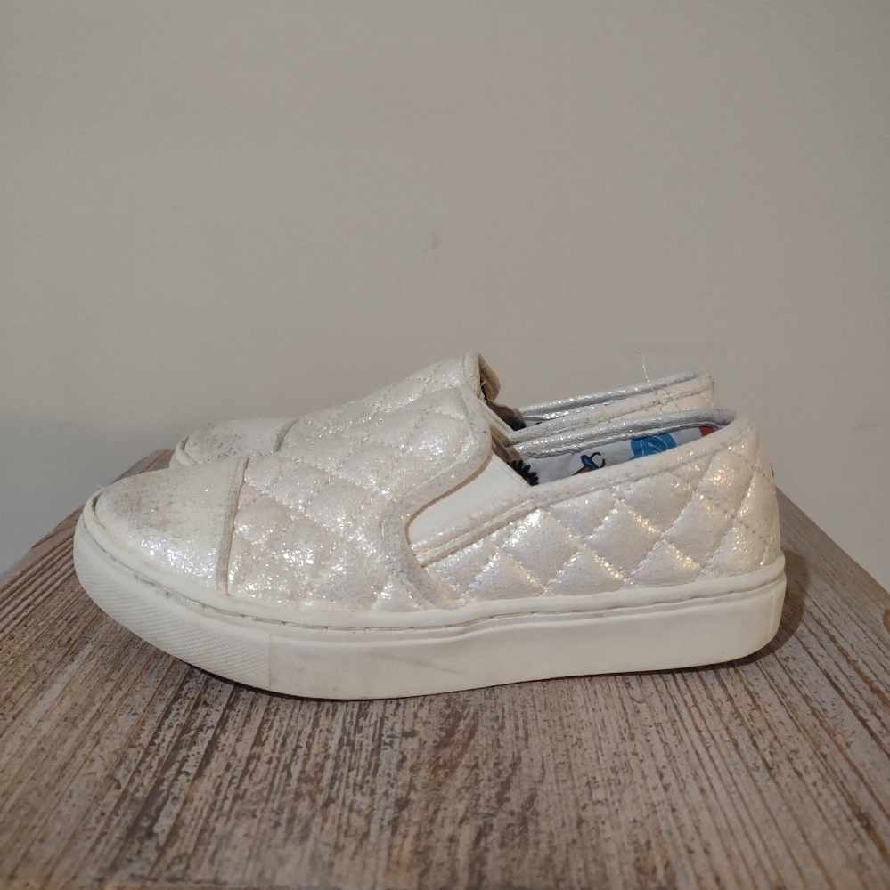Steve Madden White Iridescent Quilted Canvas Girl Slip Ons Size 12 - Picture 2 of 4